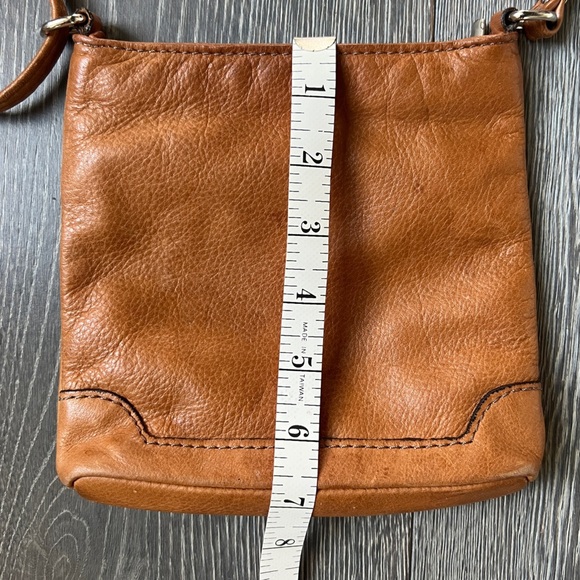 Real 100% leather crossbody or over the shoulder bag purse. Cognac brown - Picture 8 of 8